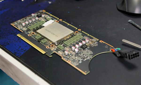 NVIDIA CMP 170HX 頂級礦卡首測 散熱極盡奢侈，PCB電路板震撼解密